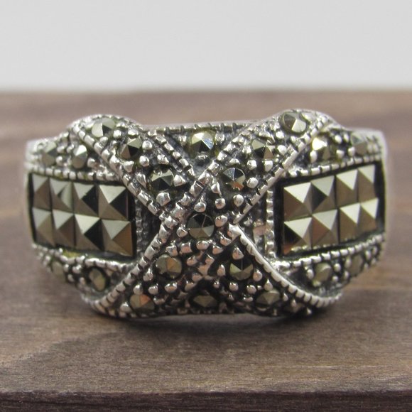 Jewelry - Size 6.75 Sterling Silver Green Marcasite X Ring